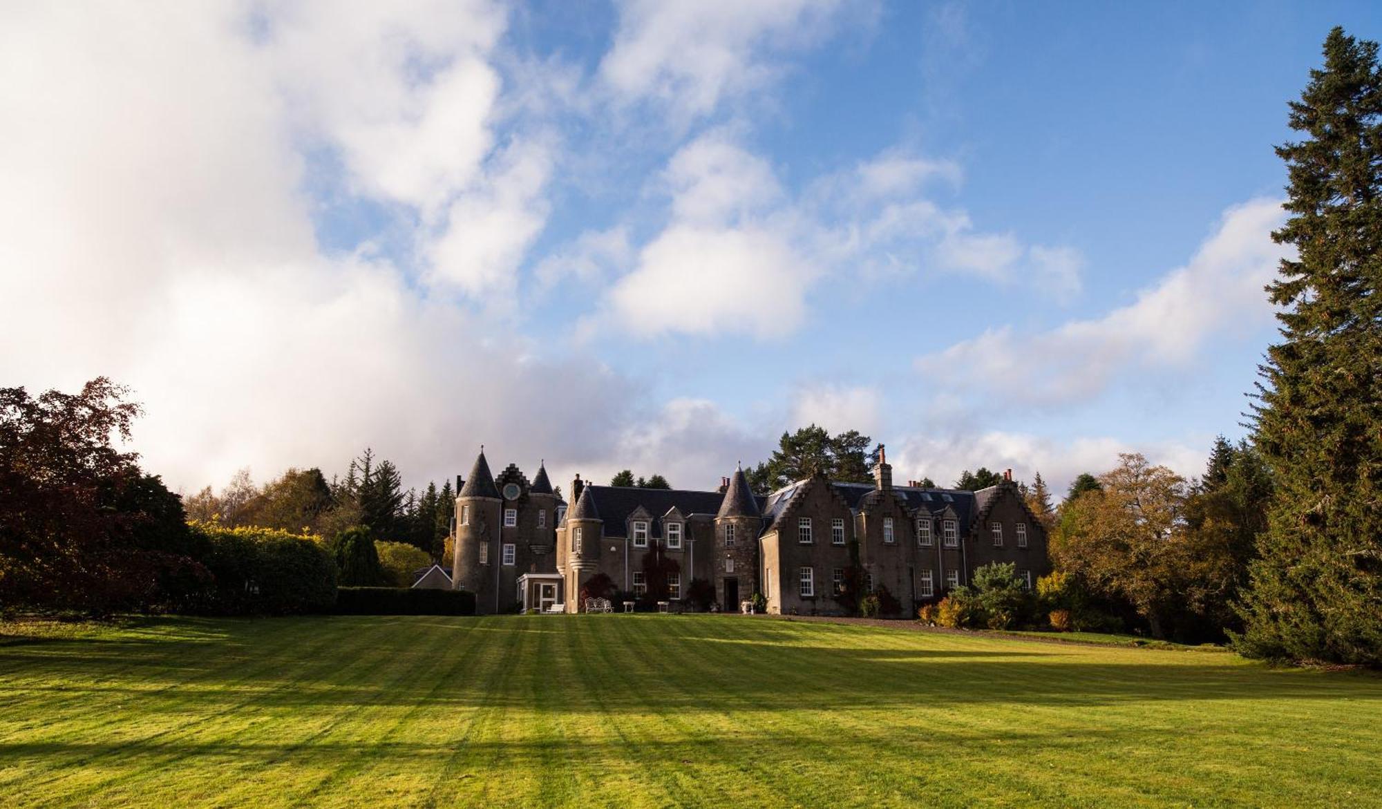 Dalmunzie Castle Hotel Glenshee Exterior foto